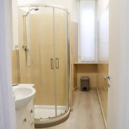 La Casa Di Piccoli' Di Gabriele Martelli E Catia Pacetti - Ape Konukevi *